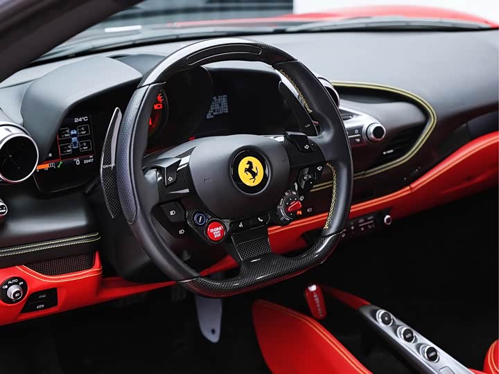 Фото 9 - Ferrari F8