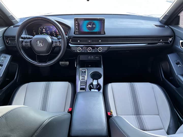 Фото 8 - Honda Civic