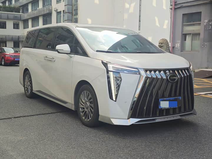 Фото 2 - GAC Trumpchi M8