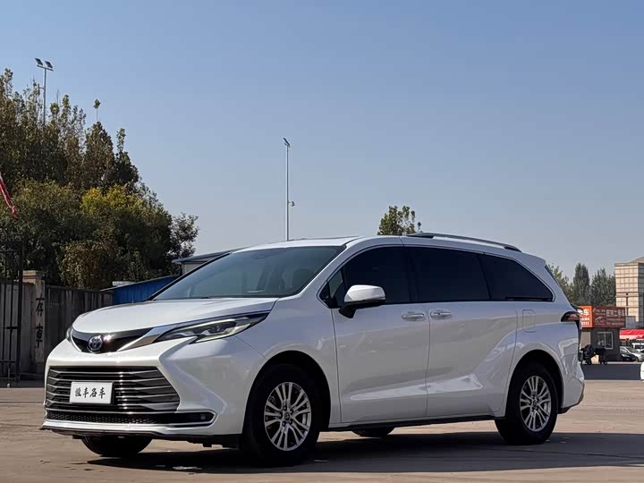 Фото 1 - Toyota Sienna