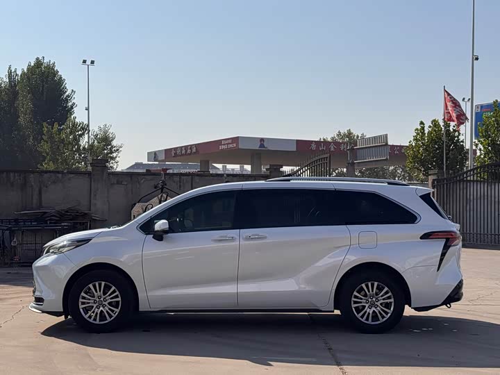 Фото 2 - Toyota Sienna