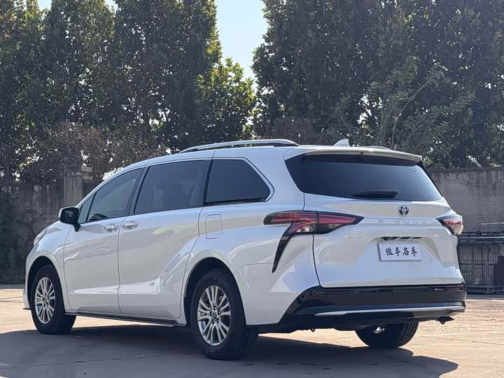 Фото 3 - Toyota Sienna