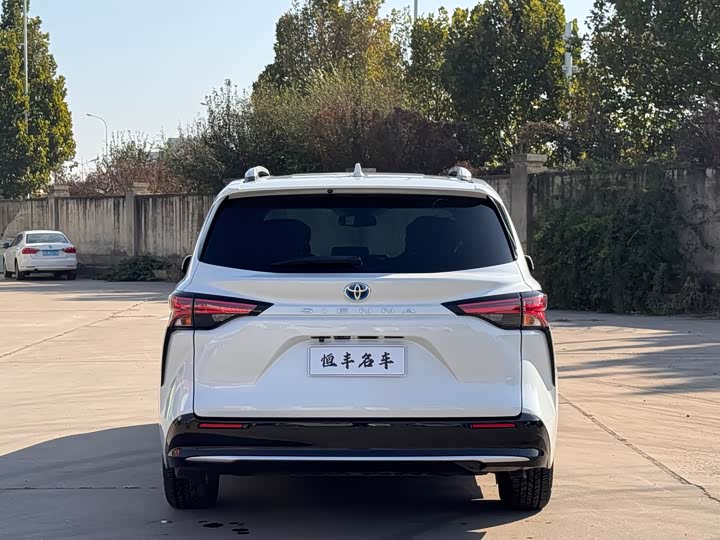 Фото 4 - Toyota Sienna