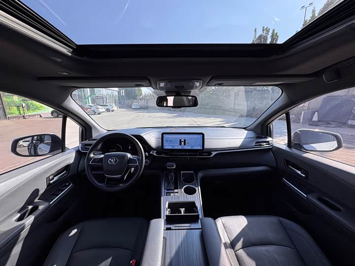 Фото 5 - Toyota Sienna