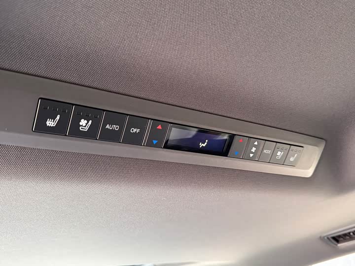 Фото 6 - Toyota Sienna