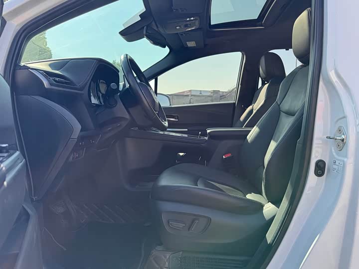 Фото 9 - Toyota Sienna