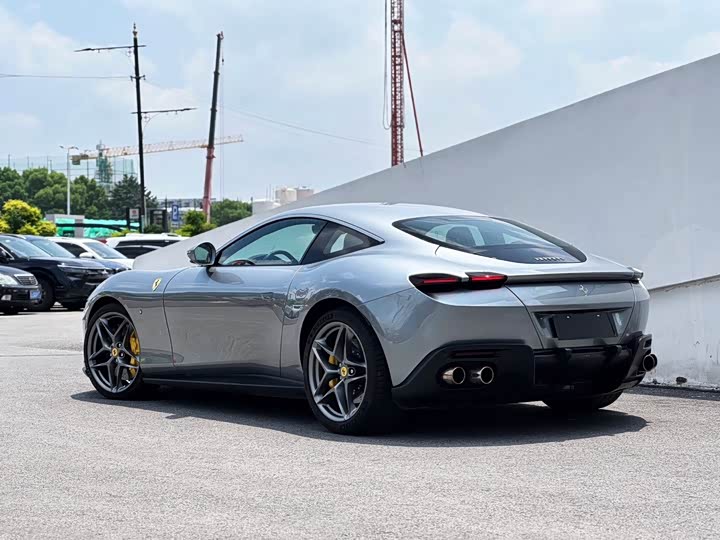 Фото 2 - Ferrari Roma