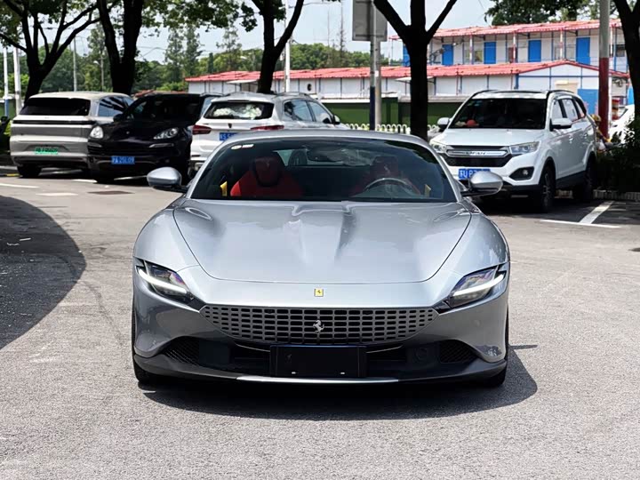 Фото 3 - Ferrari Roma