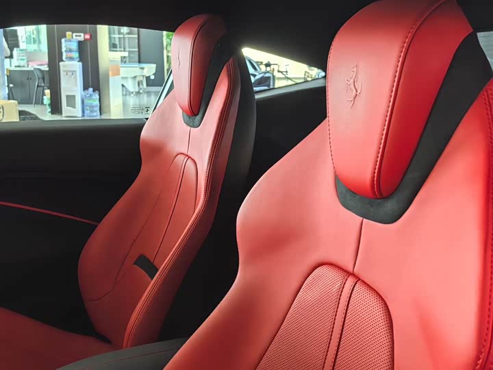 Фото 5 - Ferrari Roma