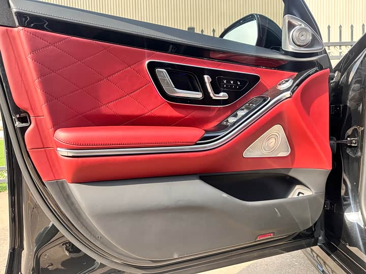 Фото 13 - Mercedes-Benz S-Class