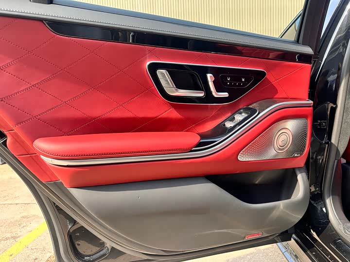 Фото 17 - Mercedes-Benz S-Class