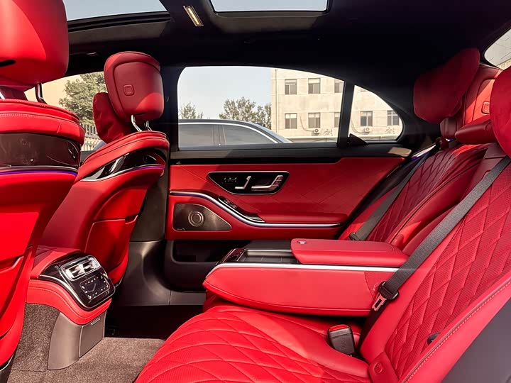 Фото 18 - Mercedes-Benz S-Class