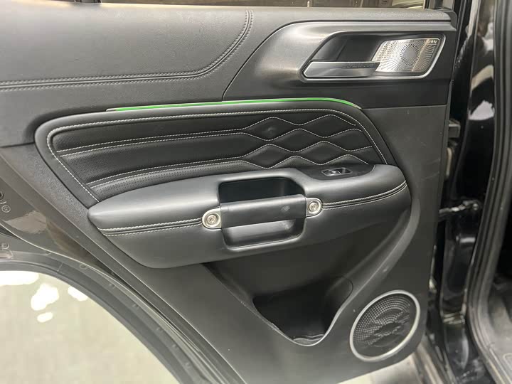 Фото 7 - Tank 300