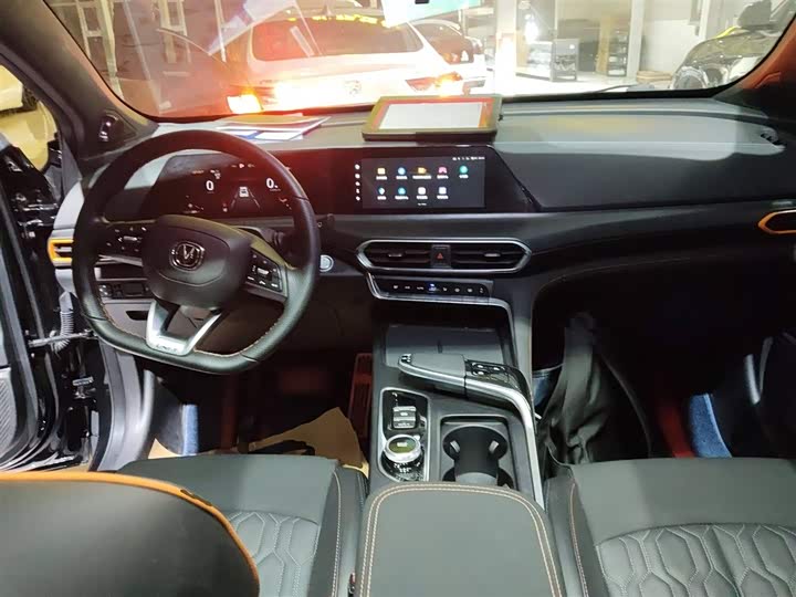 Фото 10 - Changan UNI-T