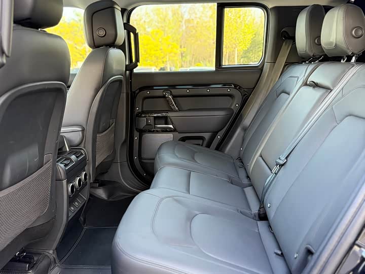 Фото 8 - Land Rover Defender