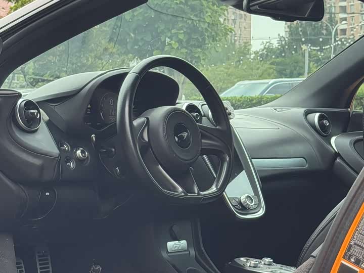 Фото 14 - McLaren GT