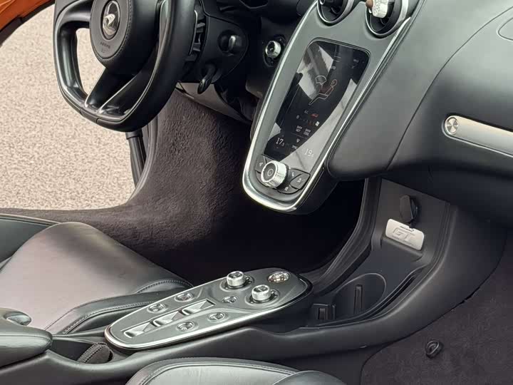 Фото 16 - McLaren GT