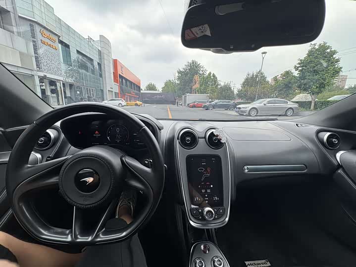 Фото 17 - McLaren GT