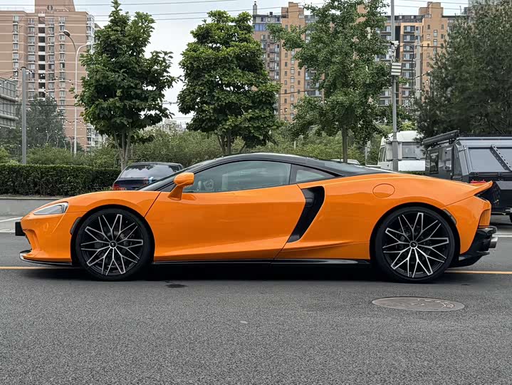 Фото 2 - McLaren GT