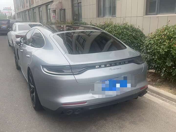 Фото 2 - Porsche Panamera