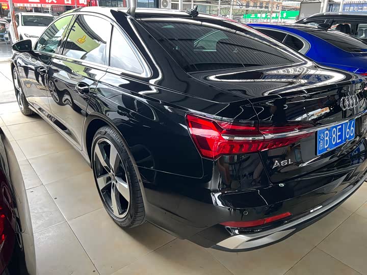 Фото 4 - Audi A6L