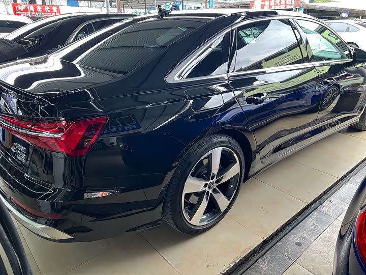 Фото 6 - Audi A6L