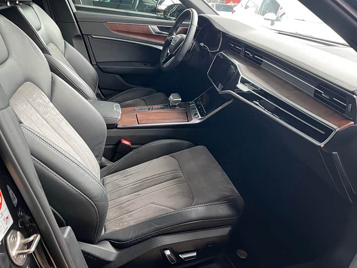 Фото 7 - Audi A6L