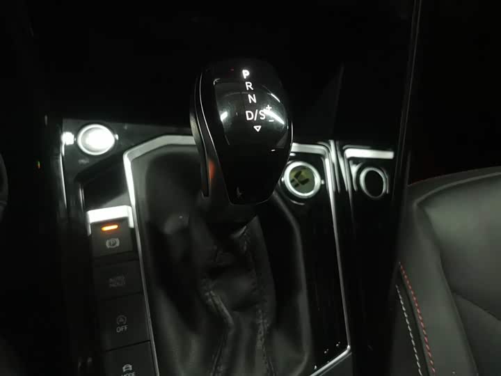 Фото 14 - Volkswagen Tayron