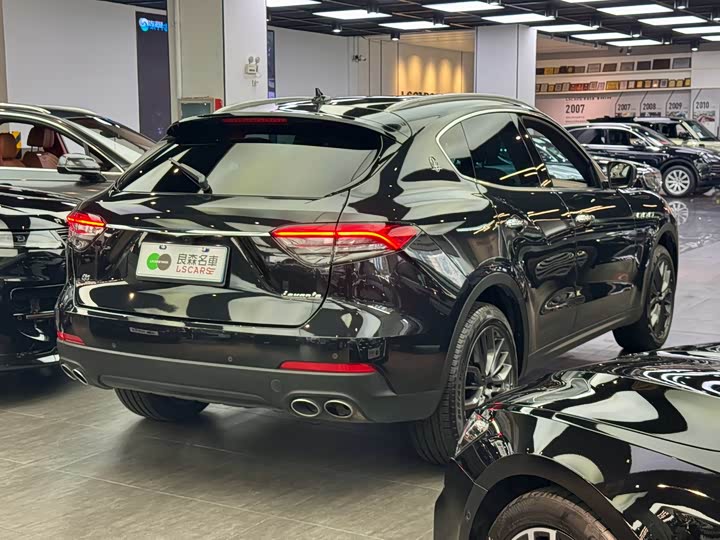 Фото 15 - Maserati Levante