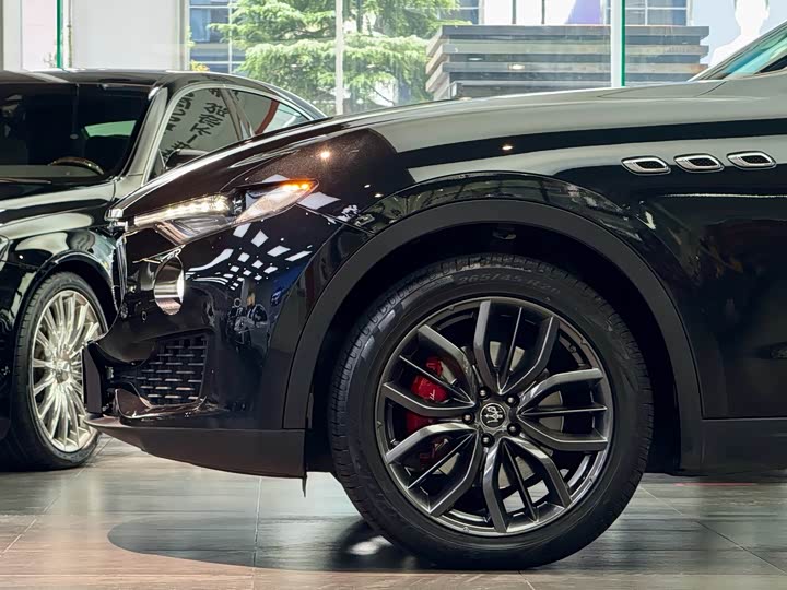 Фото 18 - Maserati Levante