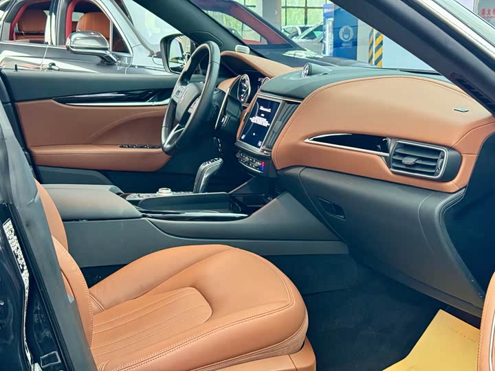 Фото 5 - Maserati Levante