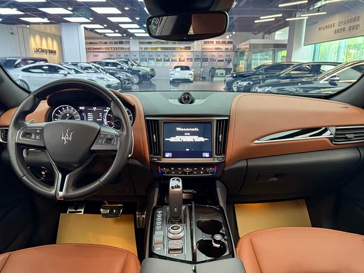 Фото 6 - Maserati Levante