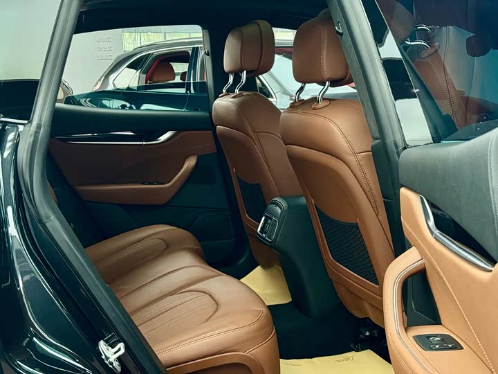 Фото 7 - Maserati Levante