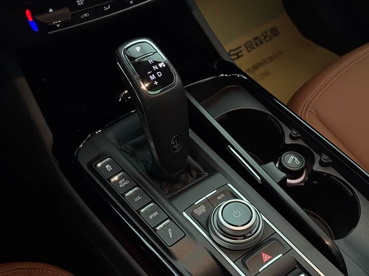 Фото 9 - Maserati Levante