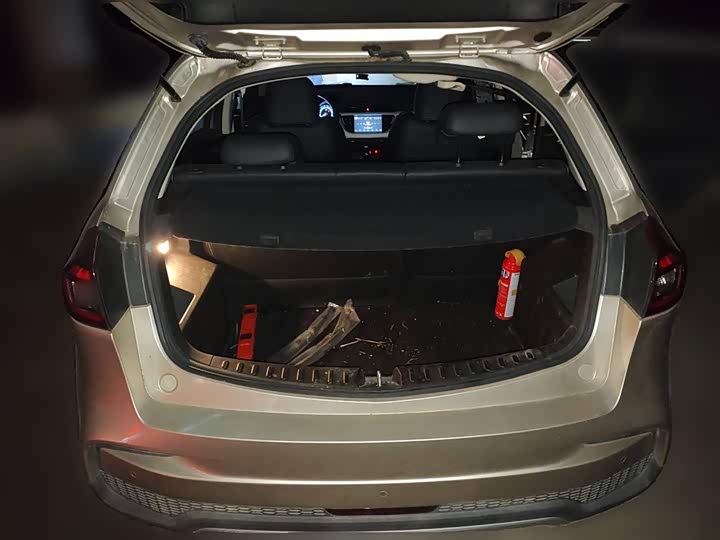 Фото 10 - Geely Vision X3