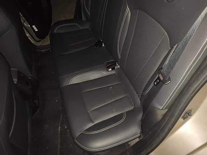 Фото 15 - Geely Vision X3