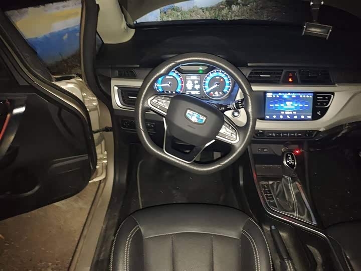 Фото 3 - Geely Vision X3