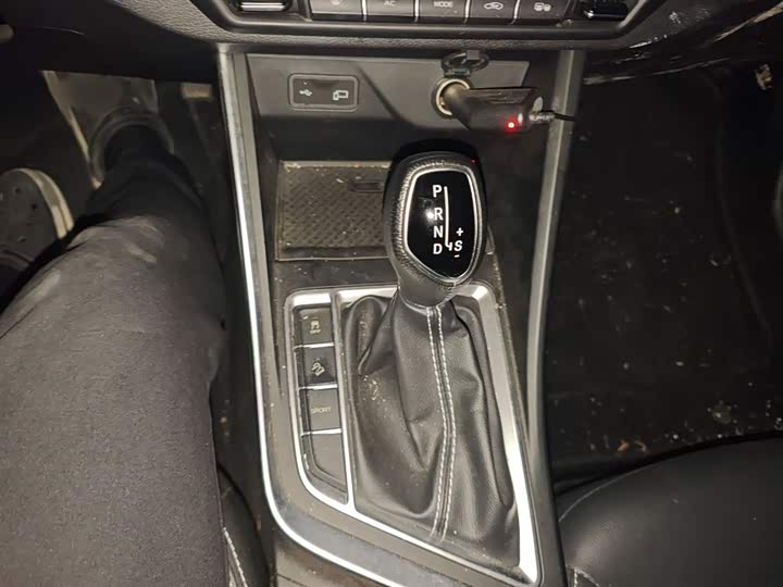 Фото 7 - Geely Vision X3