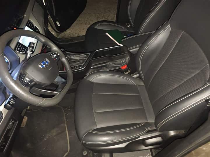 Фото 8 - Geely Vision X3