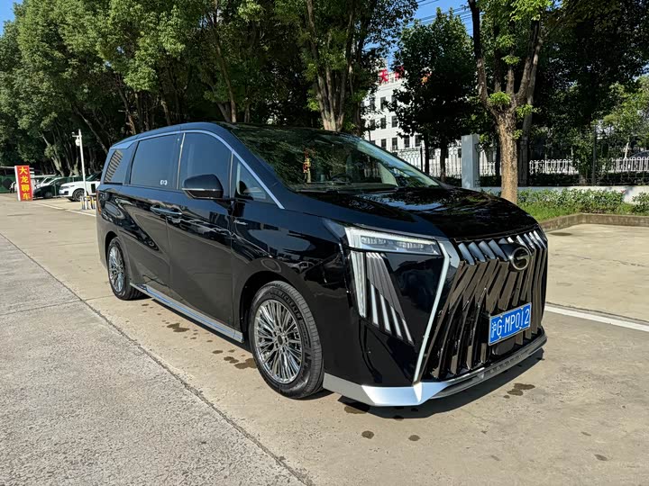 Фото 2 - GAC Trumpchi M8