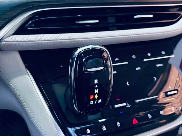 Фото 9 - Buick GL8 ES