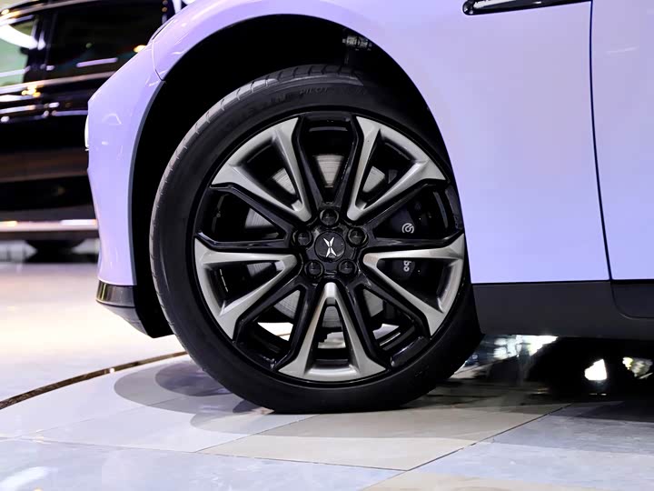 Фото 10 - XPeng P7