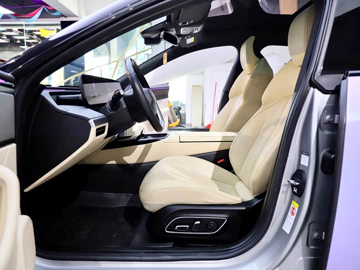 Фото 13 - XPeng P7