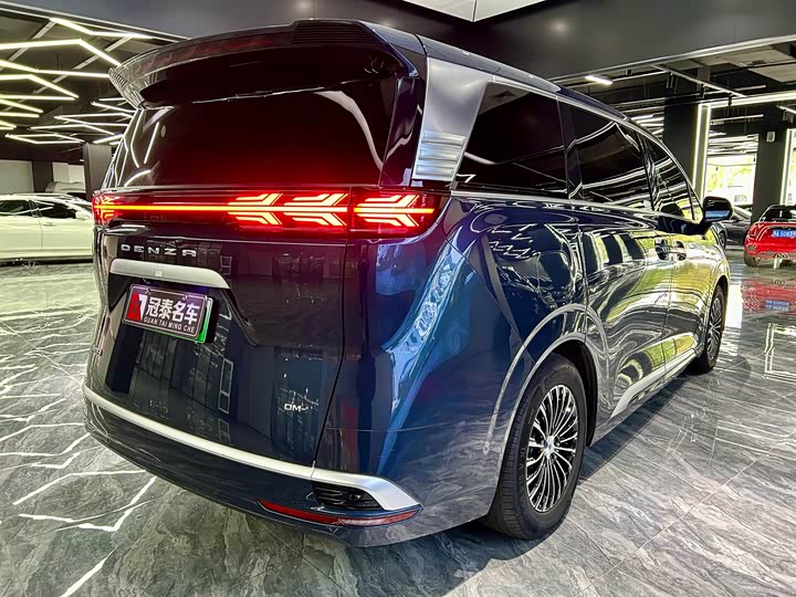 Фото 5 - Denza D9