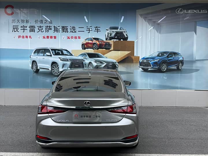 Фото 5 - Lexus ES