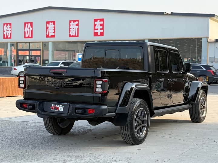 Фото 8 - Jeep Gladiator