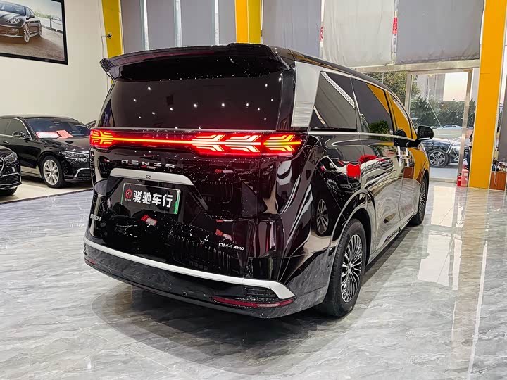 Фото 7 - Denza D9