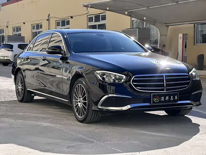 Фото 3 - Mercedes-Benz E-Class