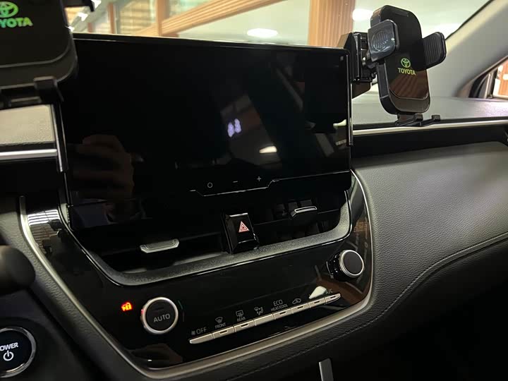 Фото 14 - Toyota Corolla Cross