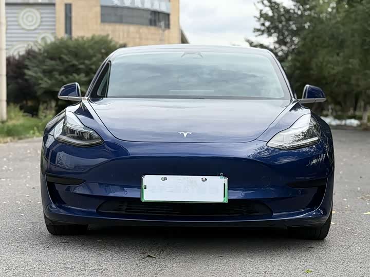 Фото 2 - Tesla Model 3